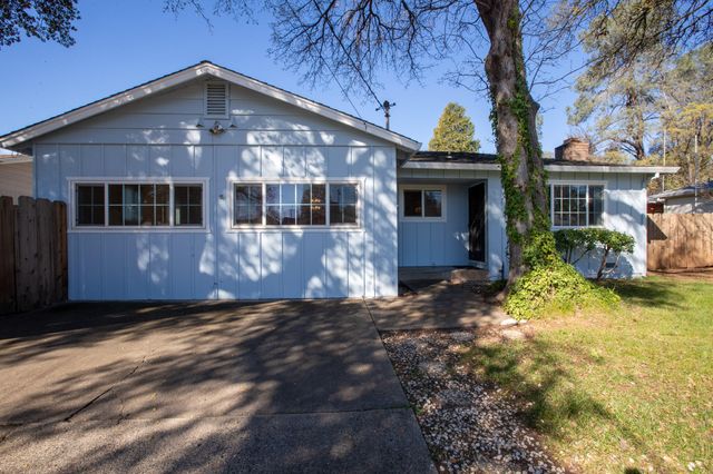 2100 Deerfield Avenue, Redding, CA 96002