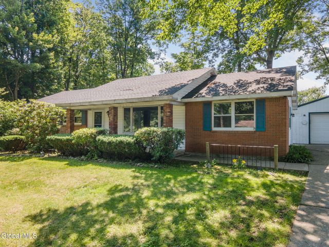 11 Matthew Drive, Schaghticoke, NY 12154