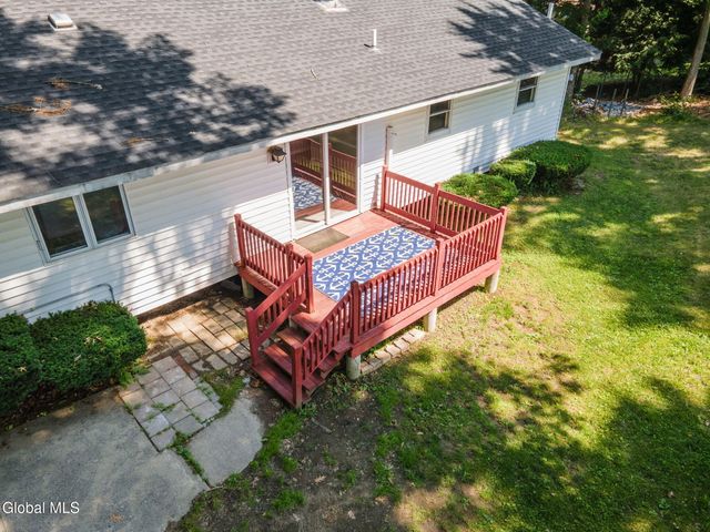 11 Matthew Drive, Schaghticoke, NY 12154