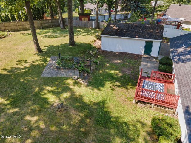 11 Matthew Drive, Schaghticoke, NY 12154