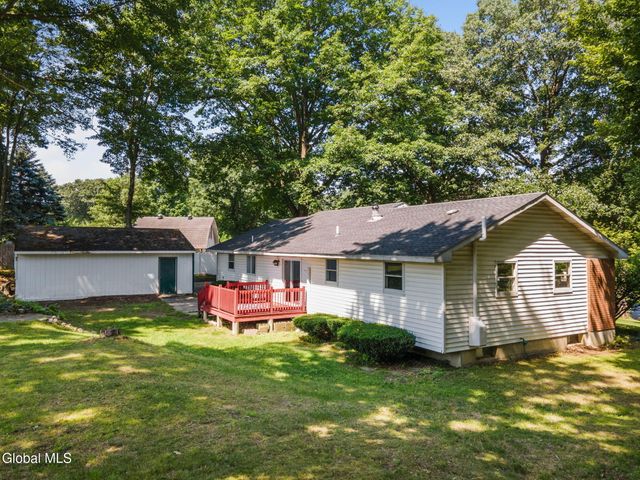 11 Matthew Drive, Schaghticoke, NY 12154