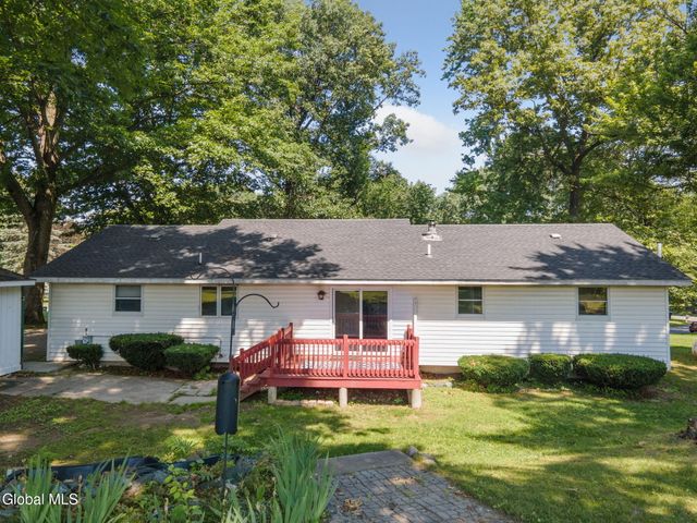 11 Matthew Drive, Schaghticoke, NY 12154