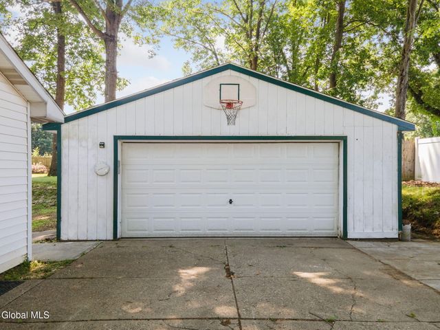 11 Matthew Drive, Schaghticoke, NY 12154