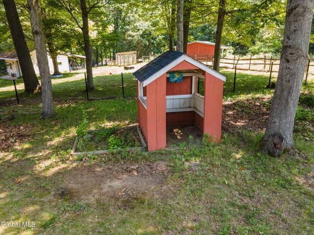 11 Matthew Drive, Schaghticoke, NY 12154