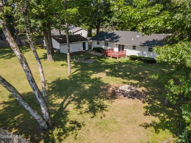 11 Matthew Drive, Schaghticoke, NY 12154