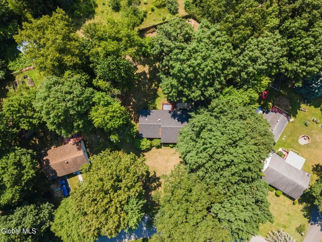 11 Matthew Drive, Schaghticoke, NY 12154