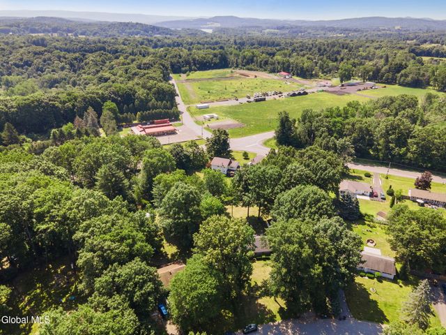 11 Matthew Drive, Schaghticoke, NY 12154