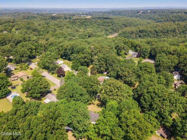 11 Matthew Drive, Schaghticoke, NY 12154