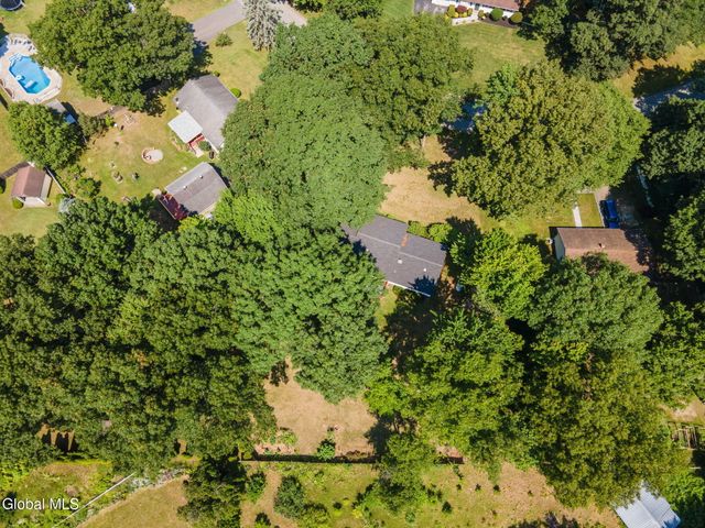 11 Matthew Drive, Schaghticoke, NY 12154