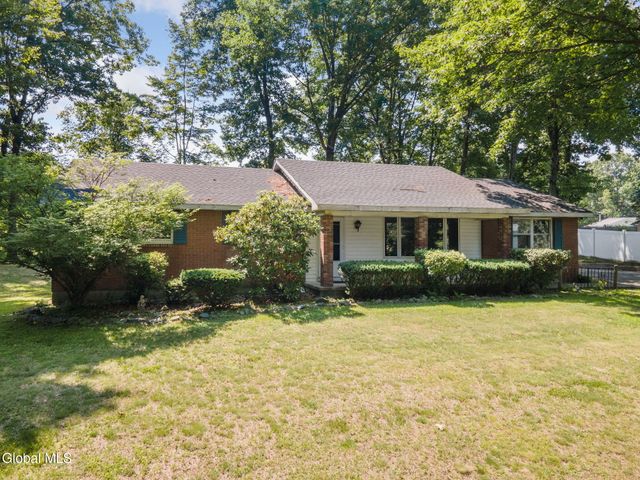11 Matthew Drive, Schaghticoke, NY 12154