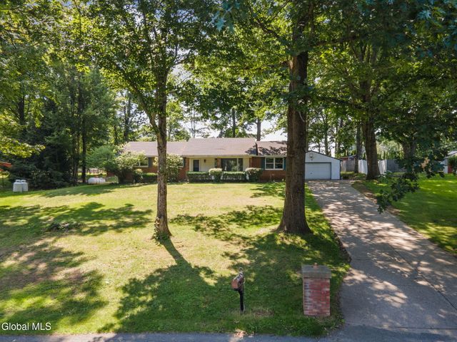 11 Matthew Drive, Schaghticoke, NY 12154