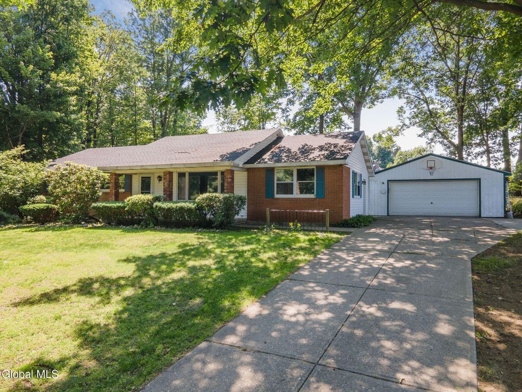 11 Matthew Drive, Schaghticoke, NY 12154