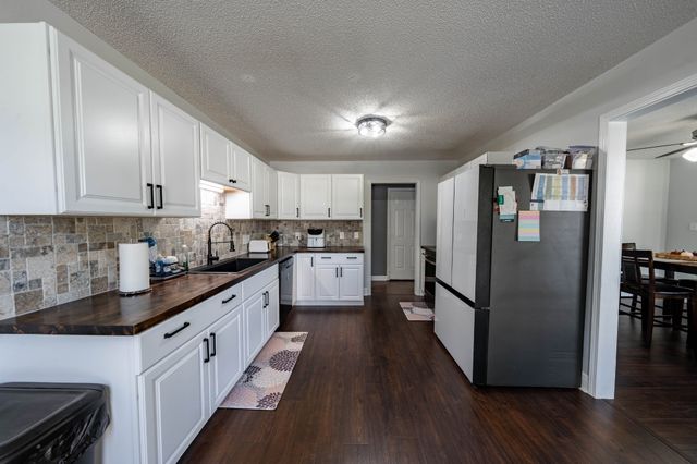 1101 Rustling Oaks Dr, Pleasant View, TN 37146