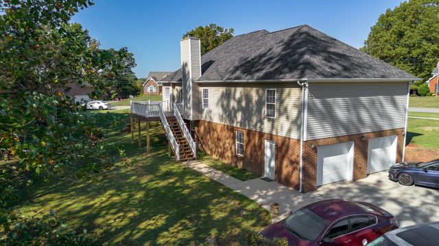 1101 Rustling Oaks Dr, Pleasant View, TN 37146