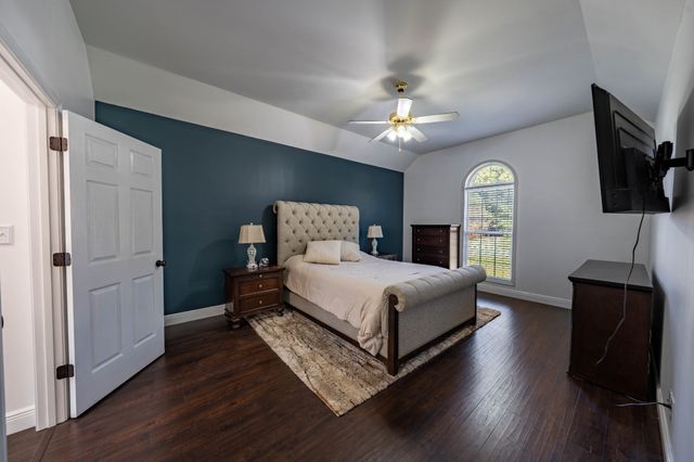 1101 Rustling Oaks Dr, Pleasant View, TN 37146