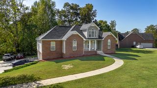 1101 Rustling Oaks Dr, Pleasant View, TN 37146