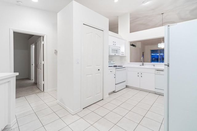 2230 Stacil CIR, Naples, FL 34109