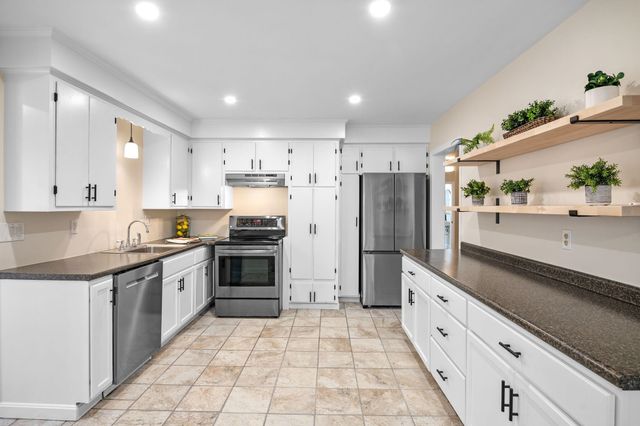 282 Wallace Road, Bedford, NH 03110