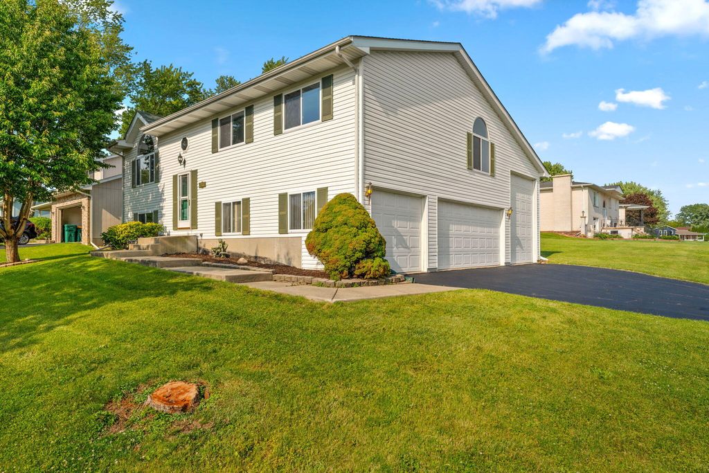 1807 Forest Lane, Crown Point, IN 46307