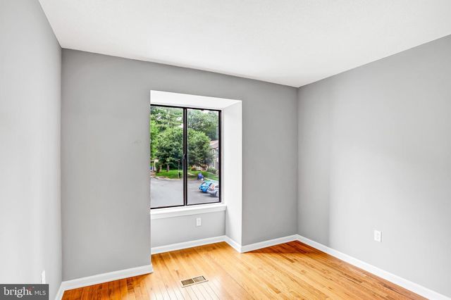 6066 HOLLOW HILL LN, Springfield, VA 22152