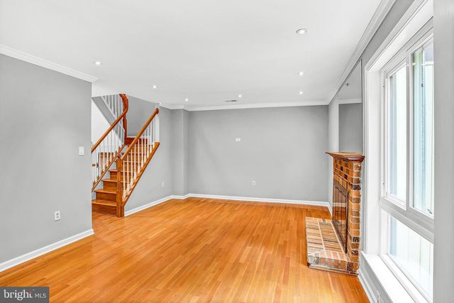 6066 HOLLOW HILL LN, Springfield, VA 22152