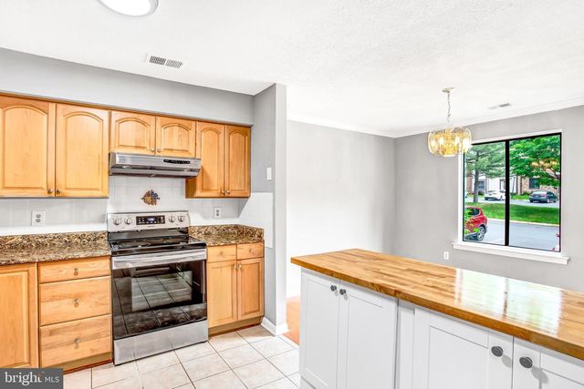 6066 HOLLOW HILL LN, Springfield, VA 22152