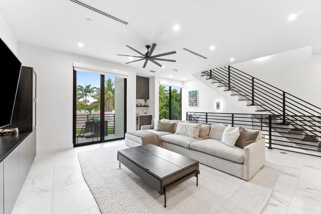 1048 N Victoria Park Road, Fort Lauderdale, FL 33304
