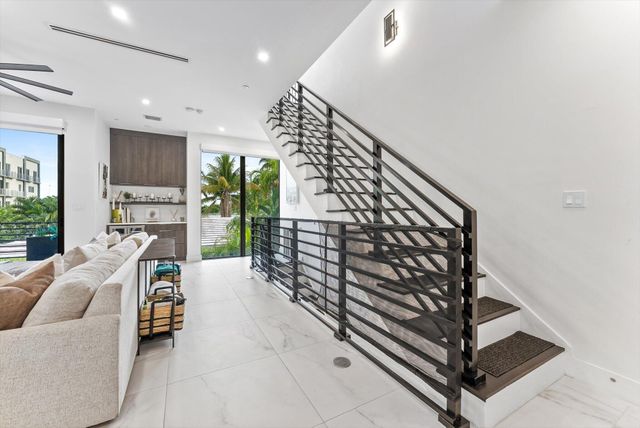 1048 N Victoria Park Road, Fort Lauderdale, FL 33304