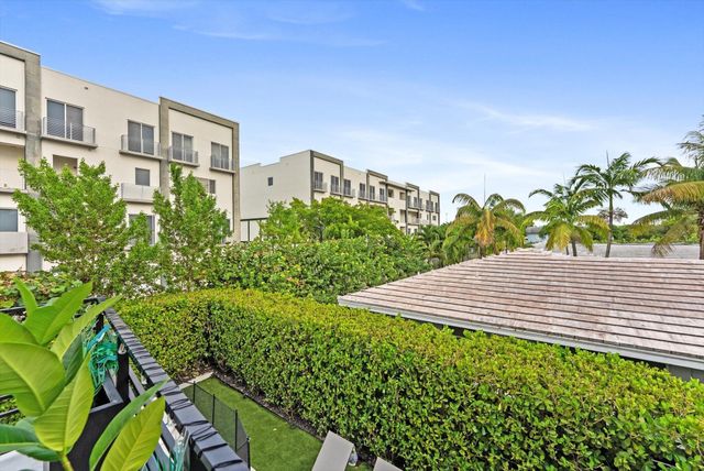 1048 N Victoria Park Road, Fort Lauderdale, FL 33304