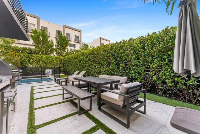1048 N Victoria Park Road, Fort Lauderdale, FL 33304