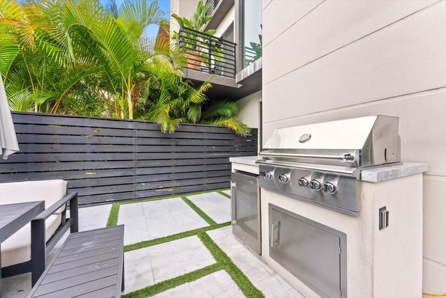 1048 N Victoria Park Road, Fort Lauderdale, FL 33304