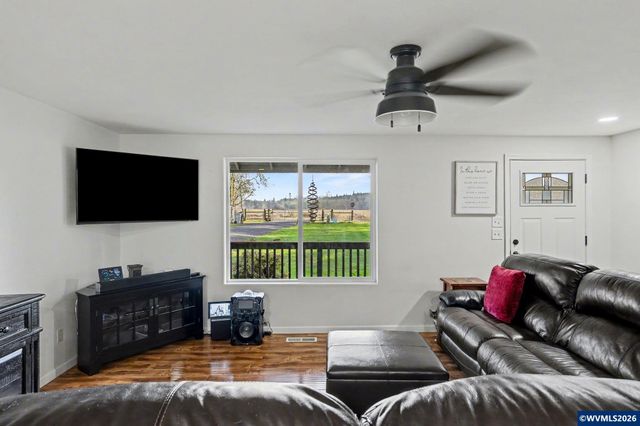 38979 Sodaville Waterloo Dr, Lebanon, OR 97355