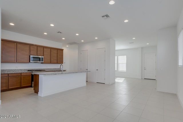 458 W Golden Aspen Drive, San Tan Valley, AZ 85140