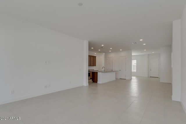 458 W Golden Aspen Drive, San Tan Valley, AZ 85140