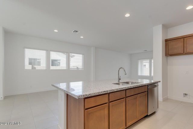 458 W Golden Aspen Drive, San Tan Valley, AZ 85140