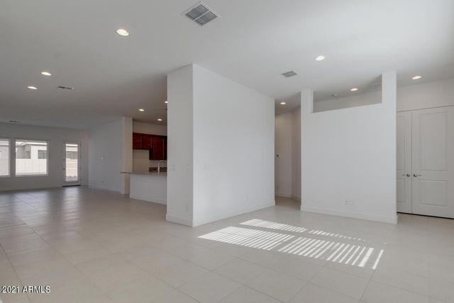 458 W Golden Aspen Drive, San Tan Valley, AZ 85140