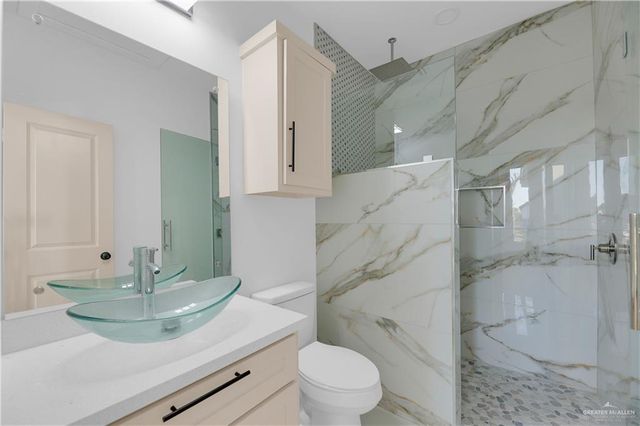 5900 N Playa Del Sol Street, Edinburg, TX 78542