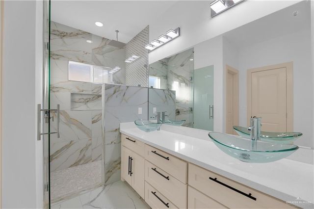 5900 N Playa Del Sol Street, Edinburg, TX 78542