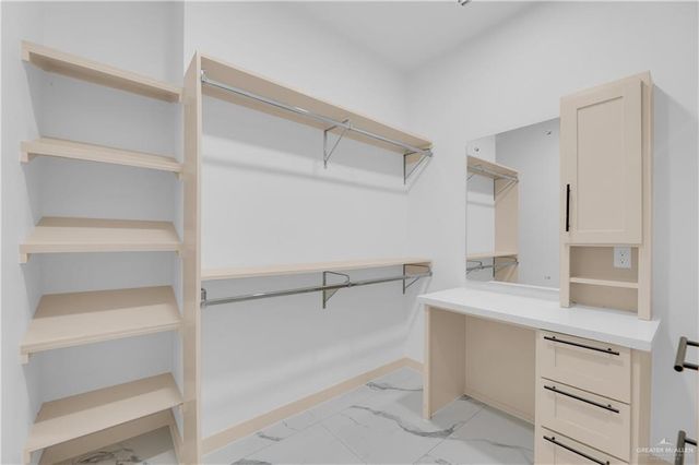 5900 N Playa Del Sol Street, Edinburg, TX 78542