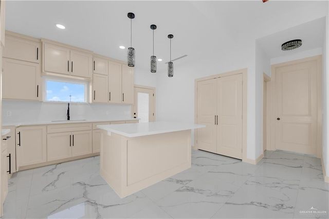 5900 N Playa Del Sol Street, Edinburg, TX 78542