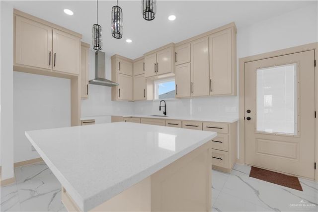 5900 N Playa Del Sol Street, Edinburg, TX 78542