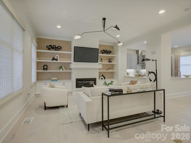335 E Tremont Avenue, Charlotte, NC 28203