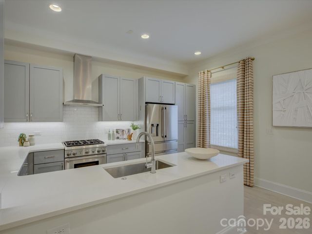335 E Tremont Avenue, Charlotte, NC 28203