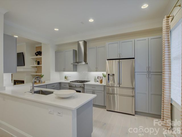 335 E Tremont Avenue, Charlotte, NC 28203