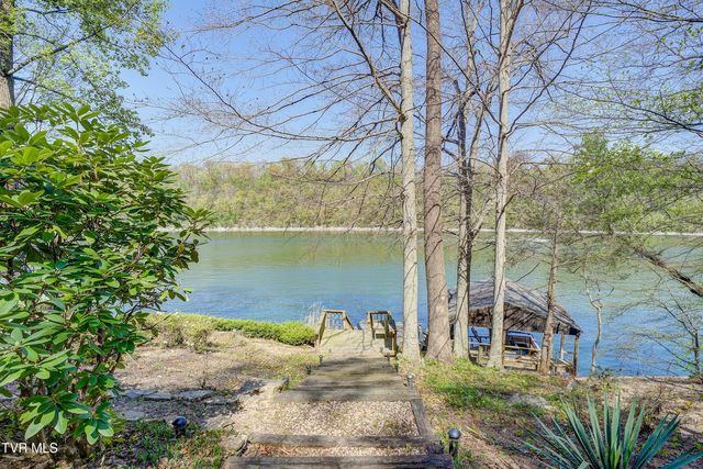 760 Lake Point Drive, Piney Flats, TN 37686