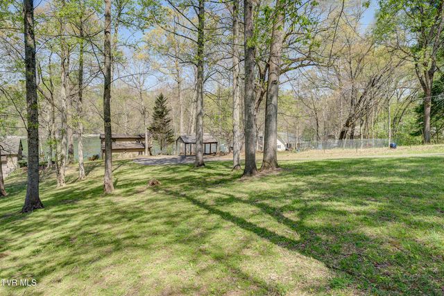 760 Lake Point Drive, Piney Flats, TN 37686