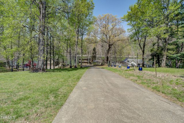 760 Lake Point Drive, Piney Flats, TN 37686