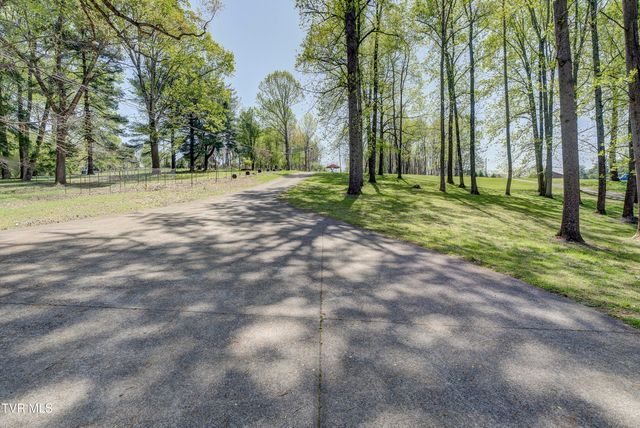 760 Lake Point Drive, Piney Flats, TN 37686