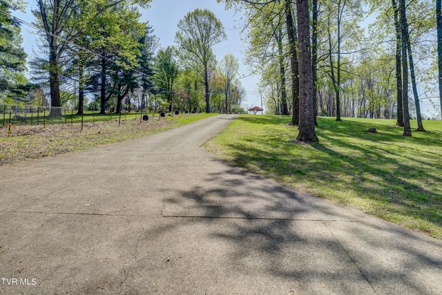 760 Lake Point Drive, Piney Flats, TN 37686