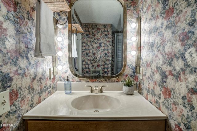 760 Lake Point Drive, Piney Flats, TN 37686